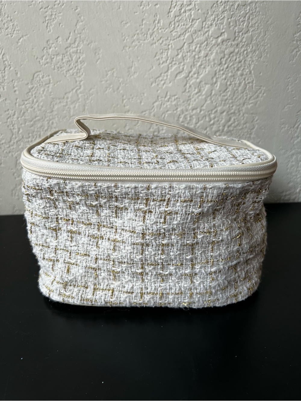 NWOT Elegant White Tweed Cosmetic Case with Gold Threading